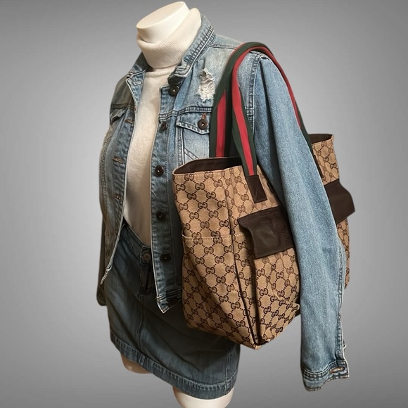 A202 - ๐ฏ% authentic Gucci shoulder bag - Picture 2 of 16